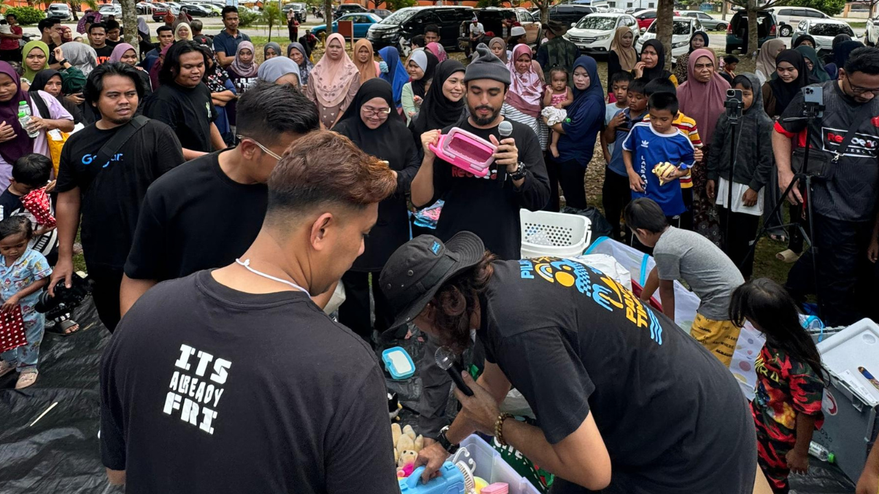 THR GEGAR Lancar Misi Banjir: Agihan Mainan untuk Kanak-Kanak Terjejas di Pantai Timur